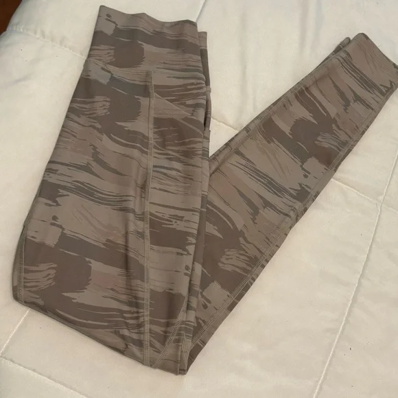 Alphalete Surface Pocket Leggings - Picture 12 of 12